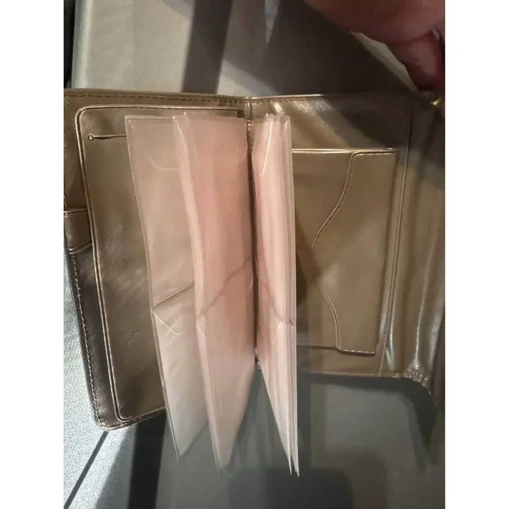 Women’s Wallets - Picture 3 of 7